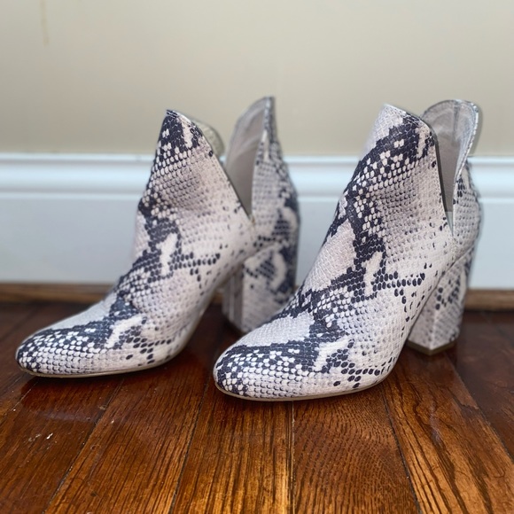 Steve Madden Snakeskin booties - Picture 3 of 4